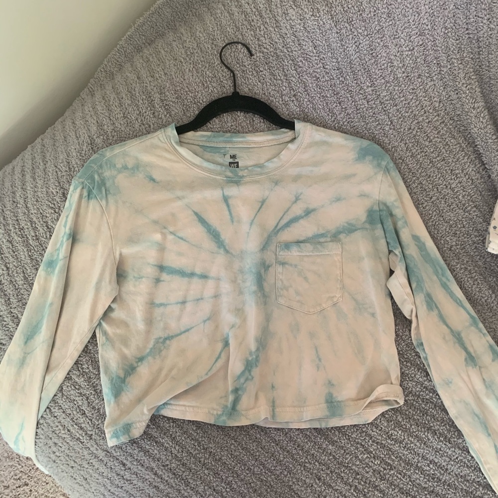 Never worn super cute tie dye long sleeve